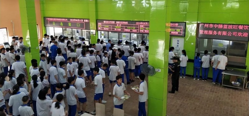 最新的智慧食堂，人工智能刷臉消費，靠臉吃飯的團(tuán)餐時代就在您的身邊！